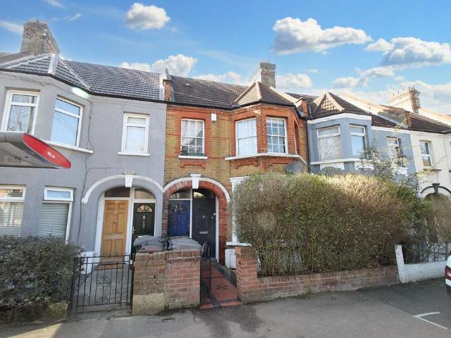 2 bedroom maisonette for sale