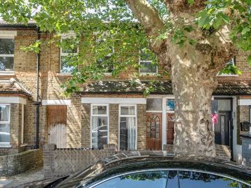 2 bedroom maisonette for sale