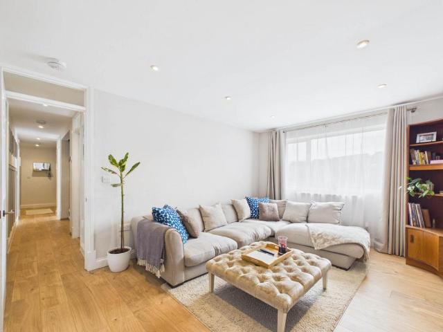 2 bedroom maisonette for sale