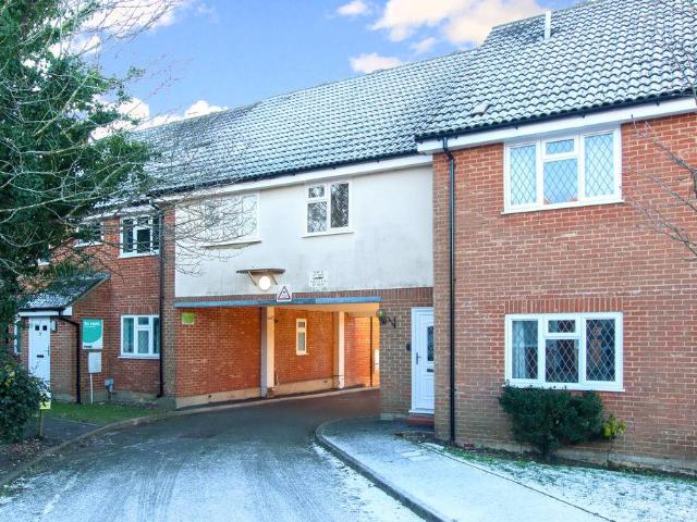 2 bedroom maisonette for sale