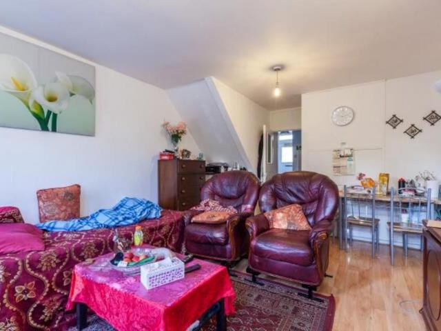 2 bedroom maisonette for sale