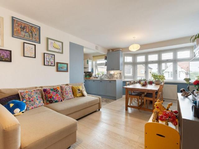 2 bedroom maisonette for sale