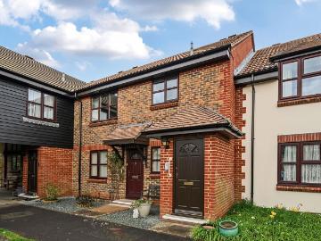 2 bedroom maisonette for sale