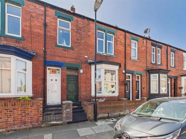 2 bedroom maisonette for sale