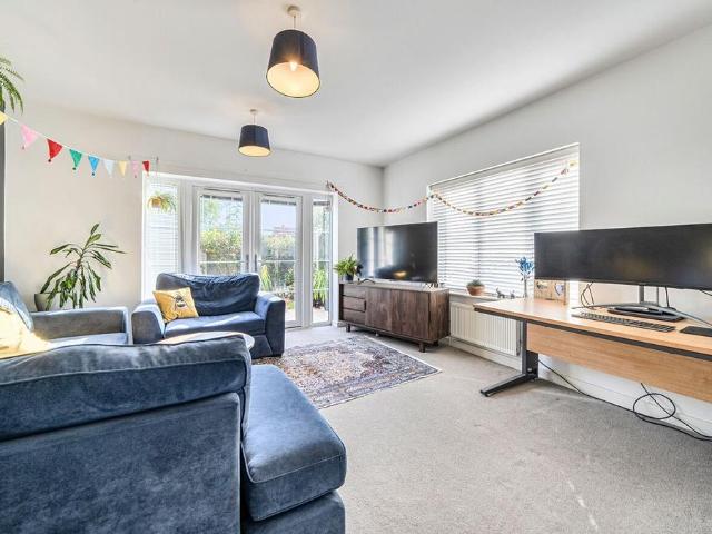 2 bedroom maisonette for sale