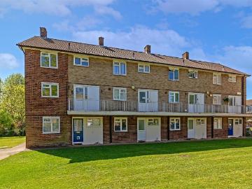2 bedroom maisonette for sale