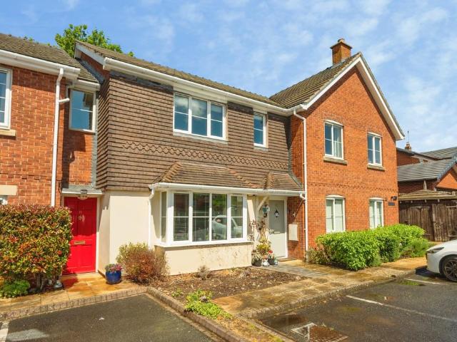 2 bedroom maisonette for sale