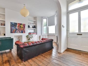 2 bedroom maisonette for sale