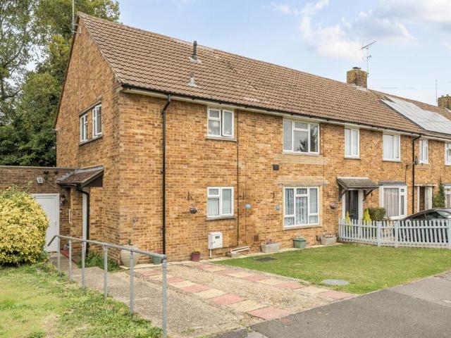 2 bedroom maisonette for sale