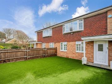 2 bedroom maisonette for sale