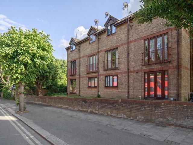 2 bedroom maisonette for sale