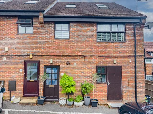 2 bedroom maisonette for sale