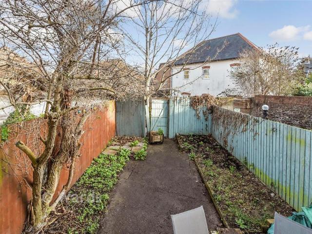 2 bedroom maisonette for sale