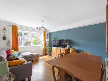 2 bedroom maisonette for sale