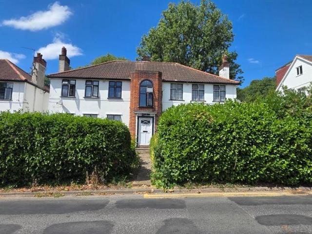 2 bedroom maisonette for sale