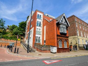 2 bedroom maisonette for sale
