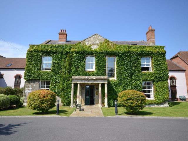 2 bedroom maisonette for sale