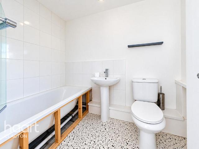 2 bedroom maisonette for sale