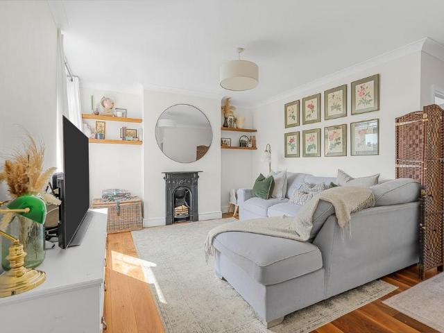 2 bedroom maisonette for sale
