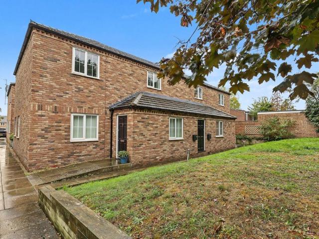 2 bedroom maisonette for sale