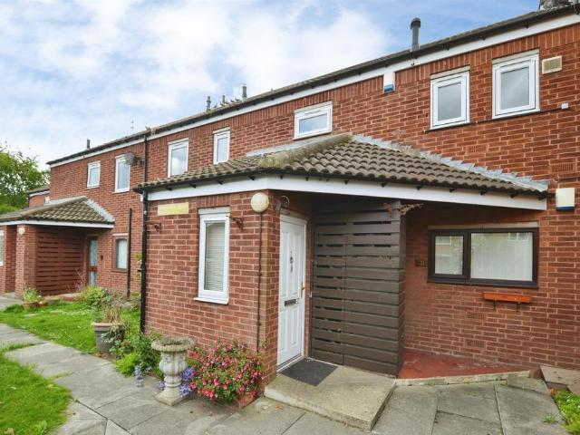 2 bedroom maisonette for sale