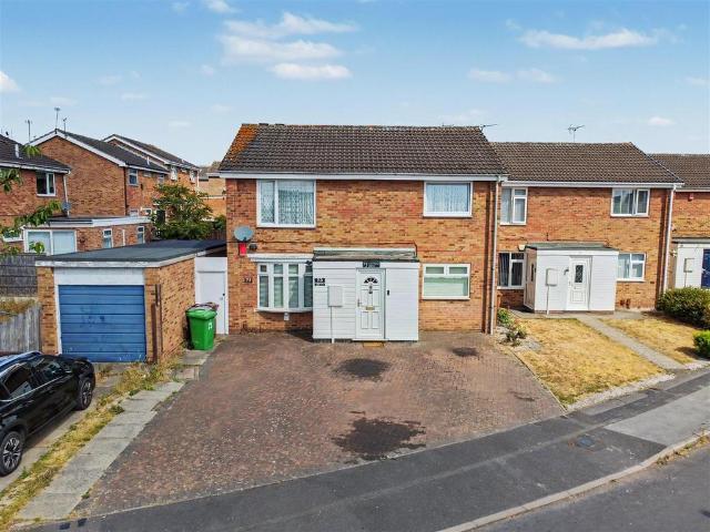 2 bedroom maisonette for sale