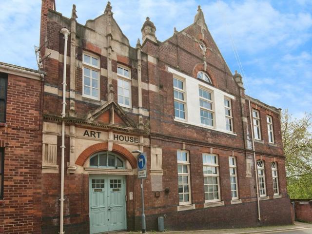 2 bedroom maisonette for sale