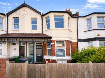 2 bedroom maisonette for sale
