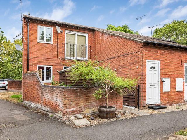 2 bedroom maisonette for sale
