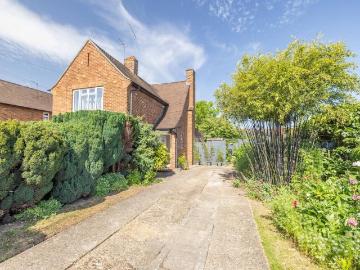 2 bedroom maisonette for sale