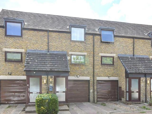 2 bedroom maisonette for sale