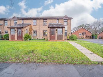 2 bedroom maisonette for sale
