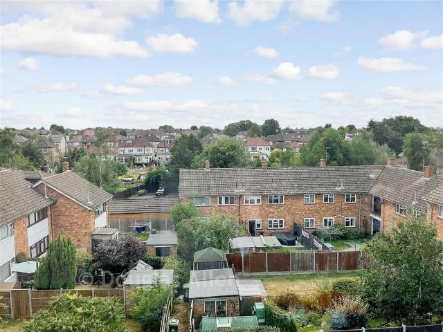 2 bedroom maisonette for sale