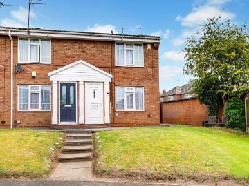 2 bedroom maisonette for sale