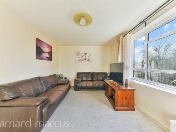 2 bedroom maisonette for sale