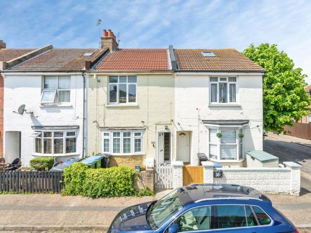 2 bedroom maisonette for sale