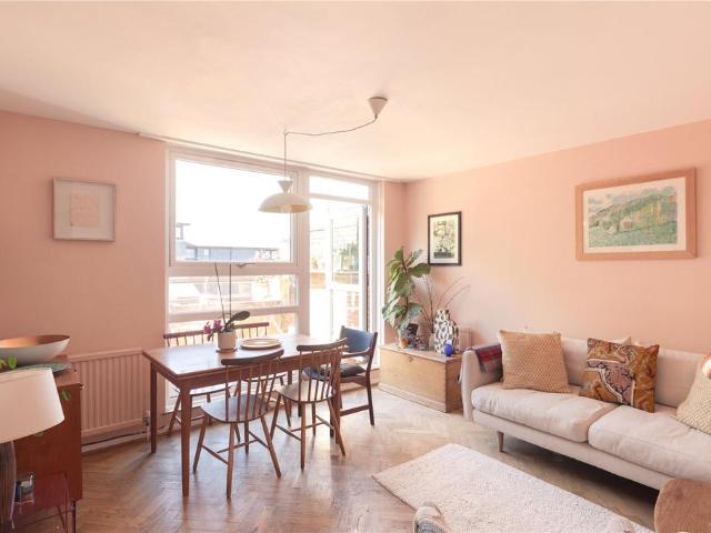 2 bedroom maisonette for sale