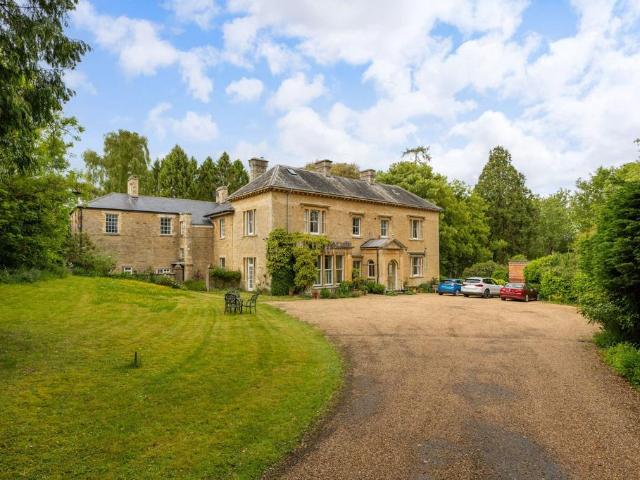 2 bedroom maisonette for sale