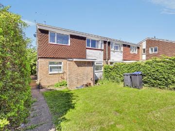 2 bedroom maisonette for sale