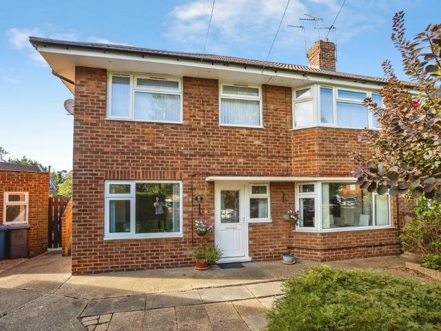 2 bedroom maisonette for sale