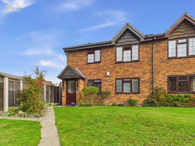 2 bedroom maisonette for sale