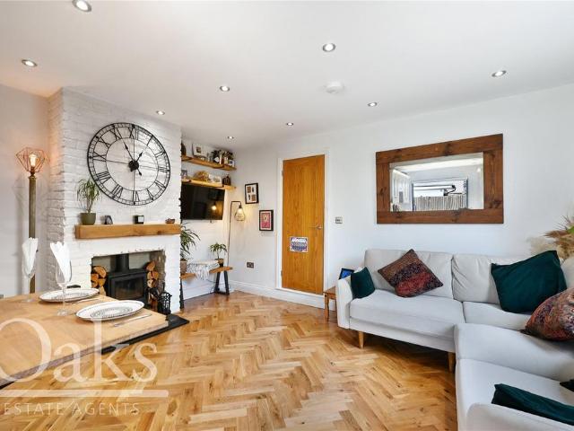 2 bedroom maisonette for sale
