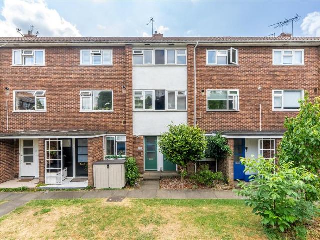 2 bedroom maisonette for sale
