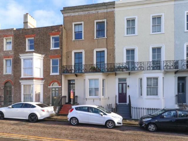 2 bedroom maisonette for sale