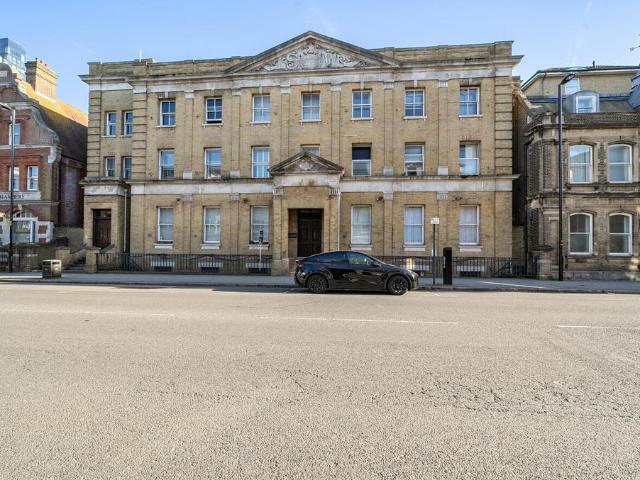 2 bedroom maisonette for sale
