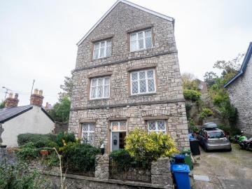 2 bedroom maisonette for sale