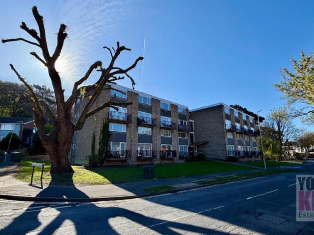 2 bedroom maisonette for sale