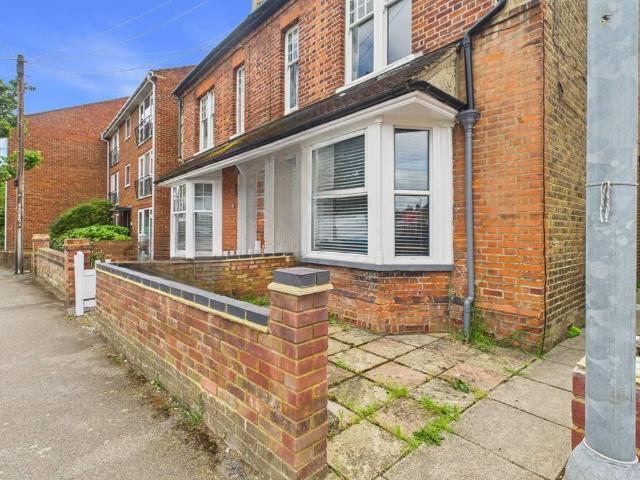 2 bedroom maisonette for sale