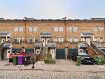 2 bedroom maisonette for sale