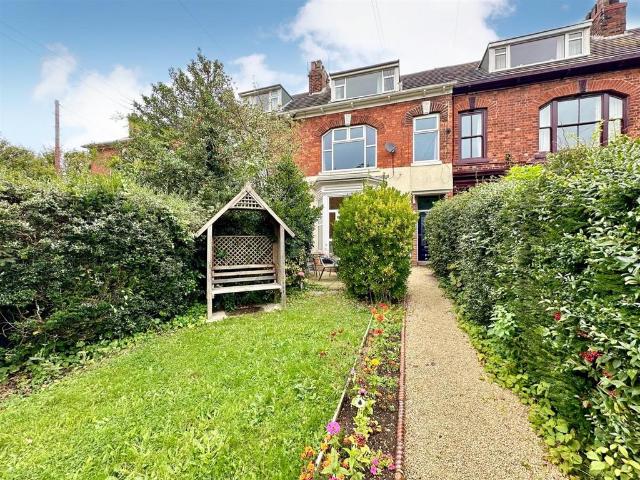 2 bedroom maisonette for sale